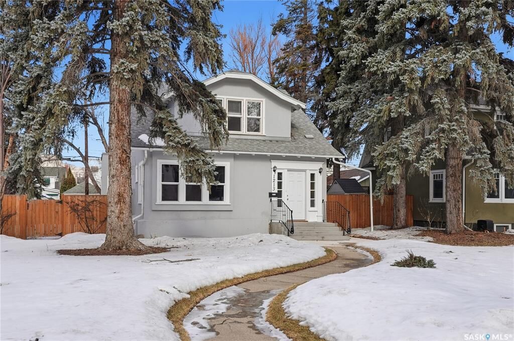 Property Photo:  1213 Elliott Street  SK S7N 0V5 