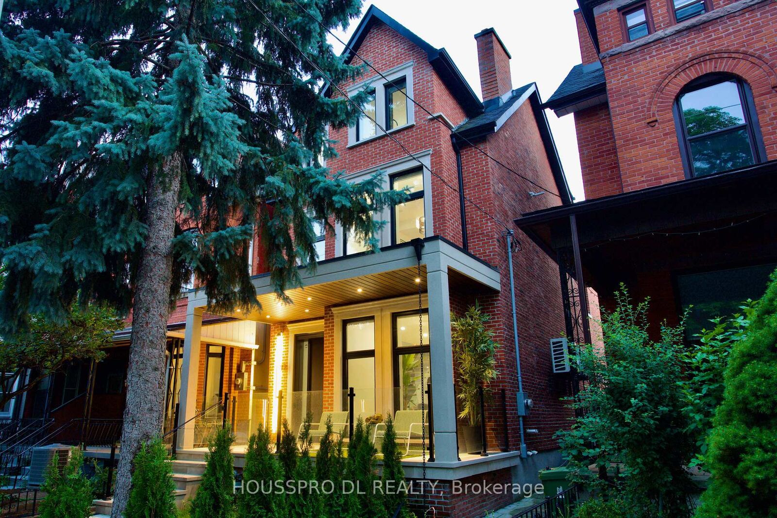 Property Photo: 82 Major Street ON M5S 2L1