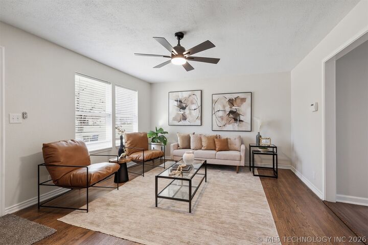 Property Photo:  1623 E 45th Place  OK 74105 