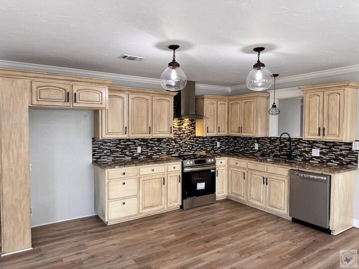 Property Photo:  194 County Road 1720  TX 75455 