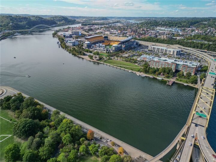 Property Photo:  320 Fort Duquesne Blvd 4E  PA 15222 