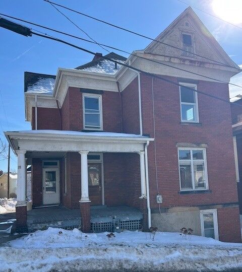 Property Photo:  18 Observatory St  PA 15665 