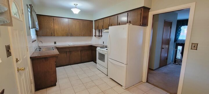 Property Photo:  712 Townley Street  BC V3J 4N1 