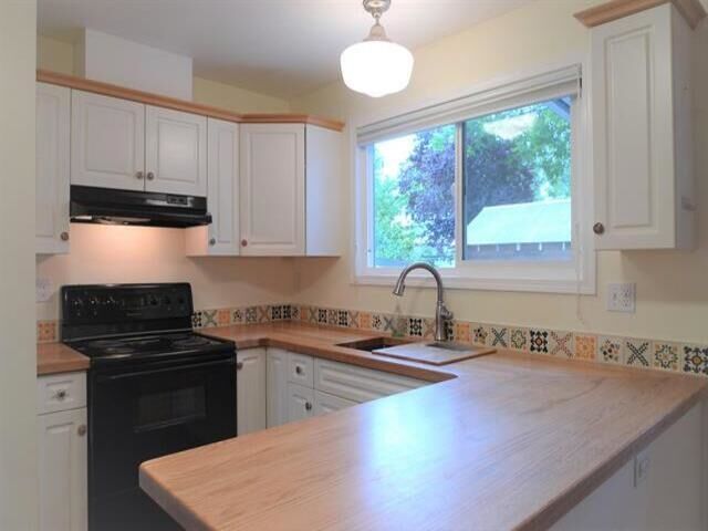 Property Photo: 2124 Topaz Street BC V2T 3W6