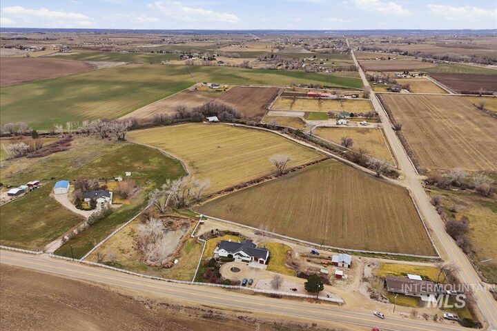 Property Photo:  16921 Oasis Rd.  ID 83607 