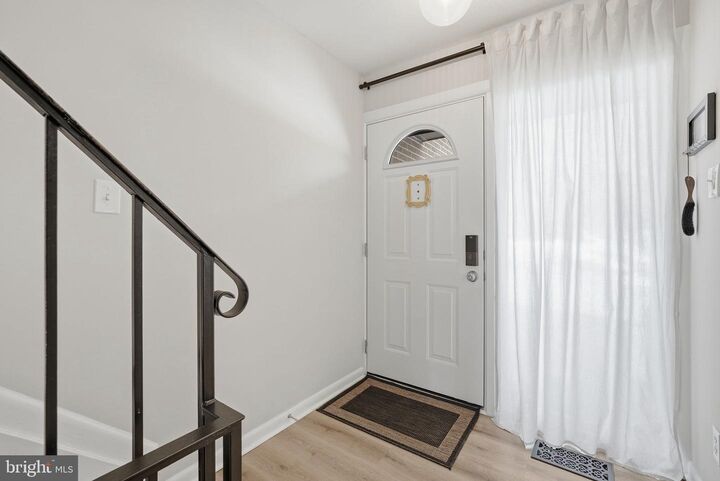 Property Photo: 8309 Highcliffe Court VA 22003