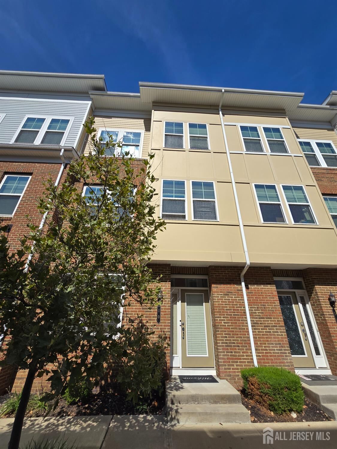 Property Photo:  10 Bond Street  NJ 08902 