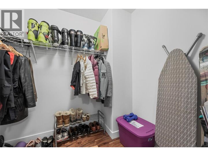 Property Photo:  1581 20 Street Northeast 14  BC V1E 0A7 