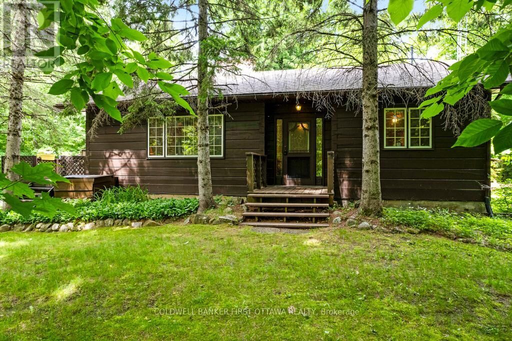 Photo de la propriété:  1102 Ebbs Bay Road  ON K7C 0C5 