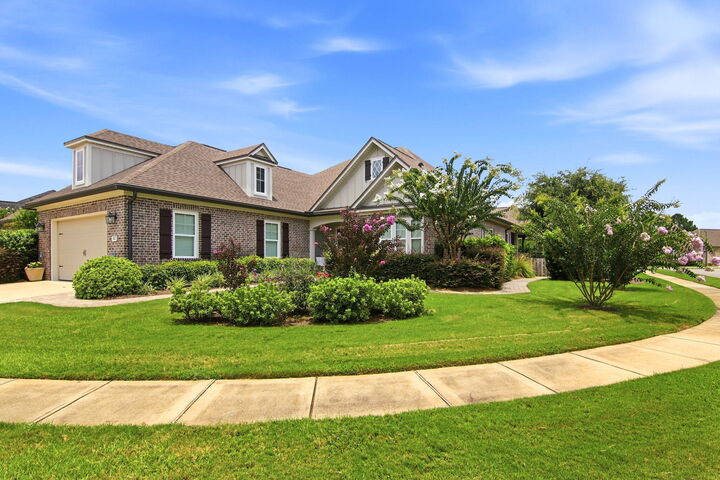 Property Photo: 183 Meadow Lake Drive FL 32439