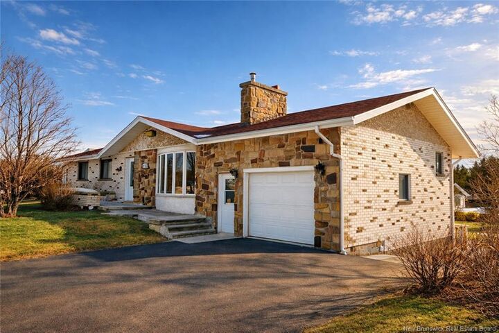 460 Saulnier Street — photo 1