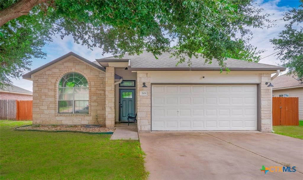 Property Photo: 508 Lydia Lane TX 76578