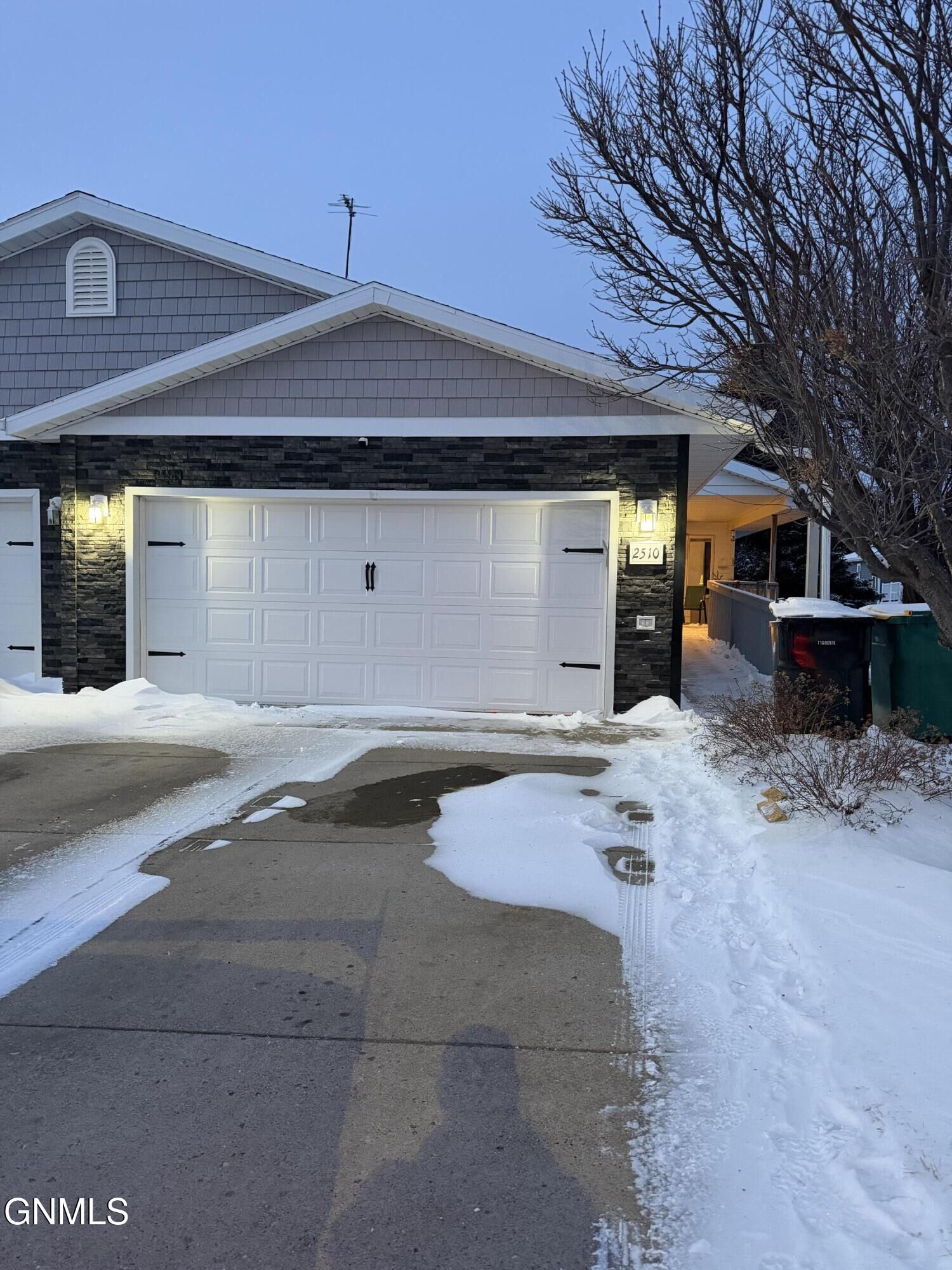 Property Photo:  2510 Hoover Avenue  ND 58501 