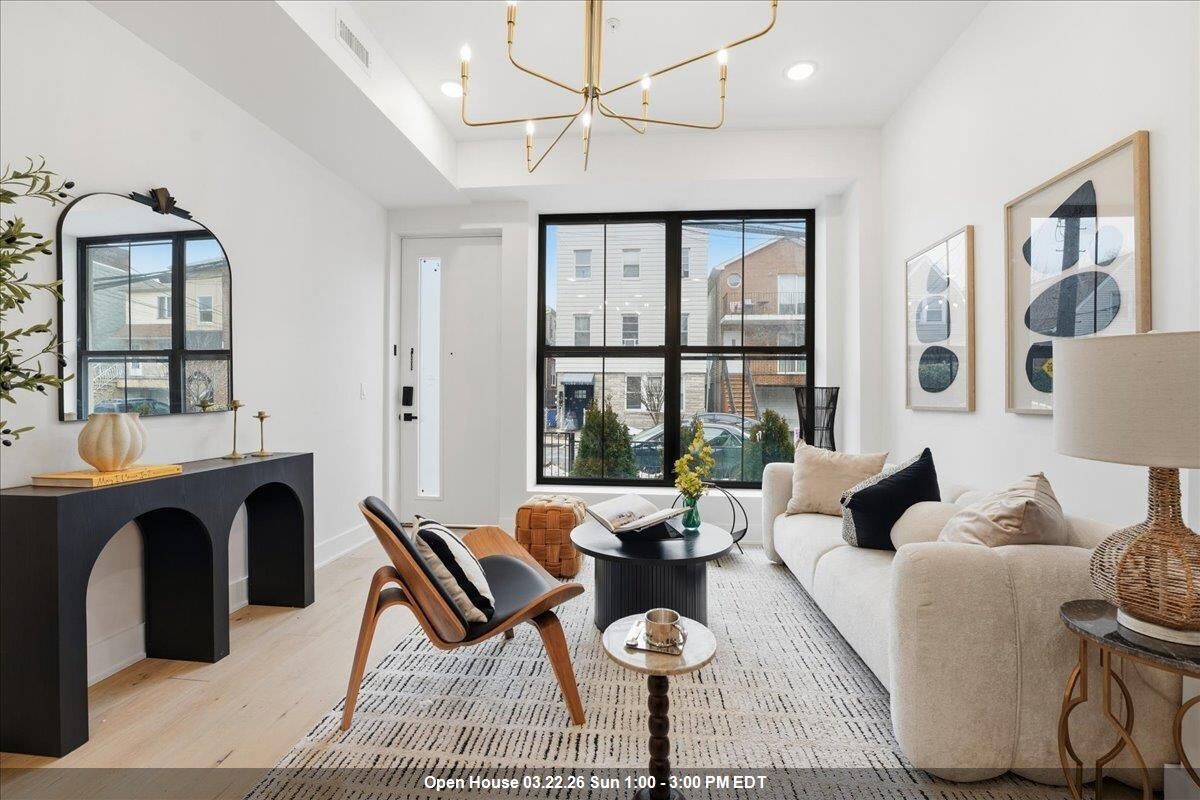 Property Photo:  15 Manhattan Ave 1  NJ 07307 