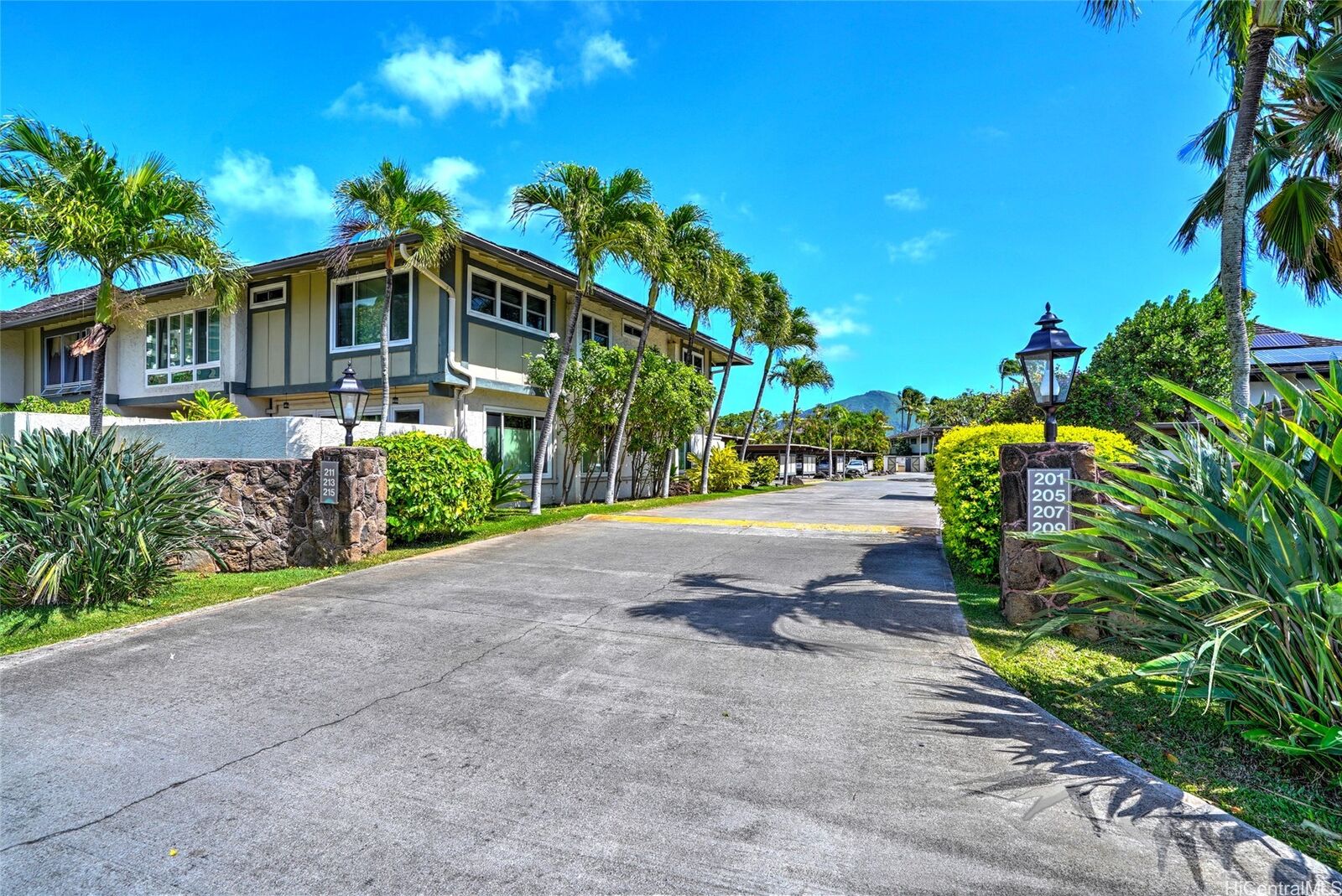 Property Photo:  215 Kawaihae Street F1  HI 96825 