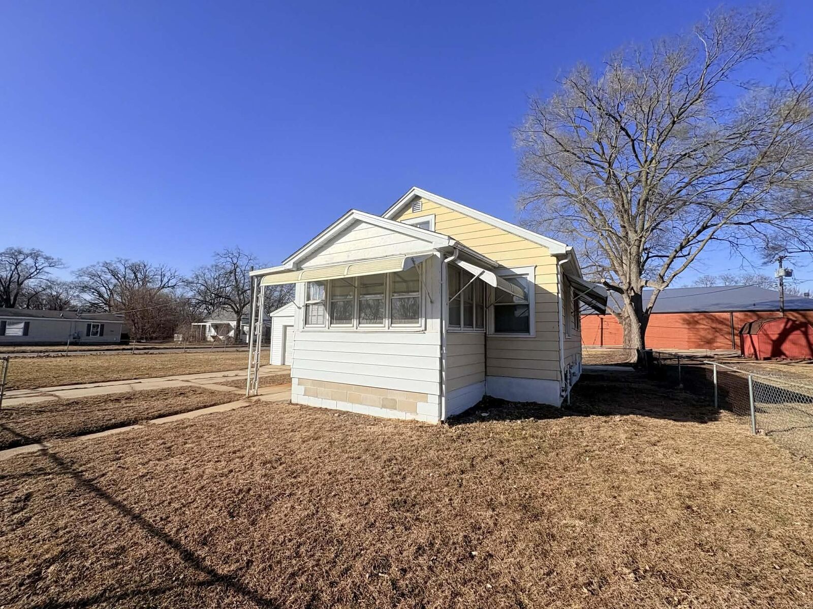 Property Photo:  307 Oneida Street  IA 50703 