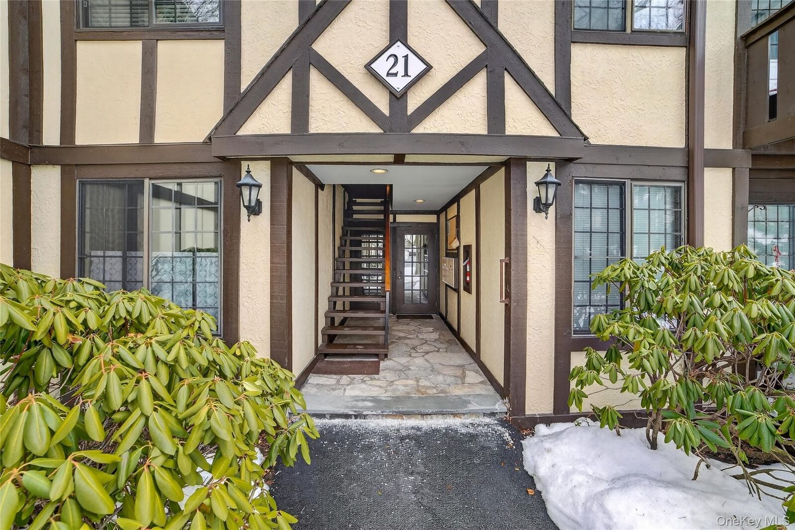 Property Photo:  21 Foxwood Drive 8  NY 10570 