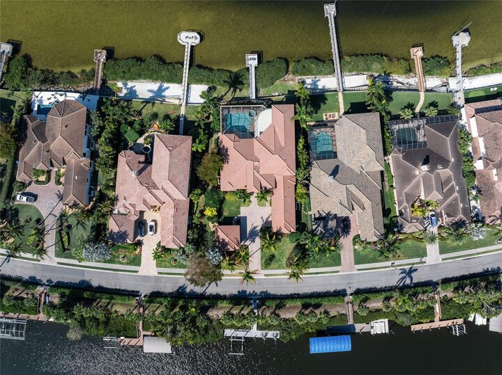 Property Photo: 4003 Hawk Island Drive FL 34208
