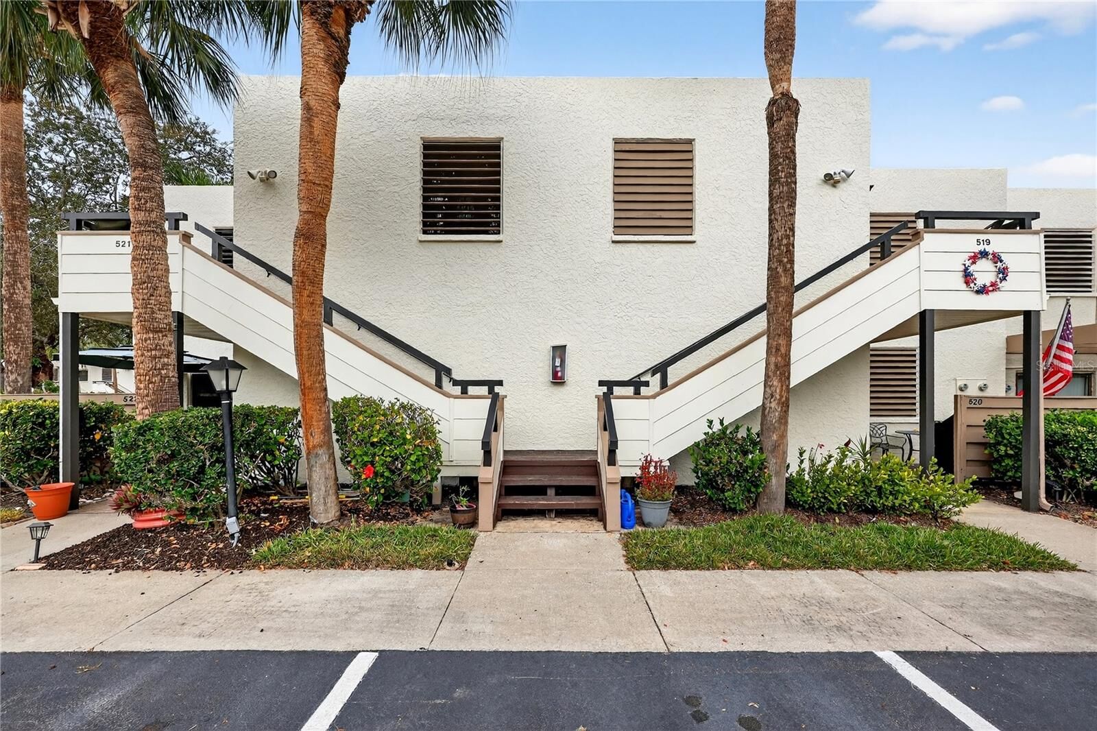 Property Photo: 521 Lakeside Drive 521 FL 34210
