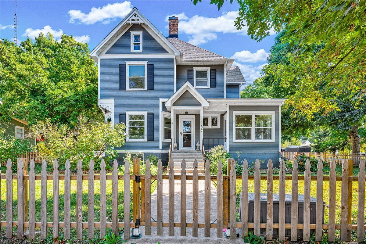 Property Photo:  302 N Minier Avenue  IL 61759 