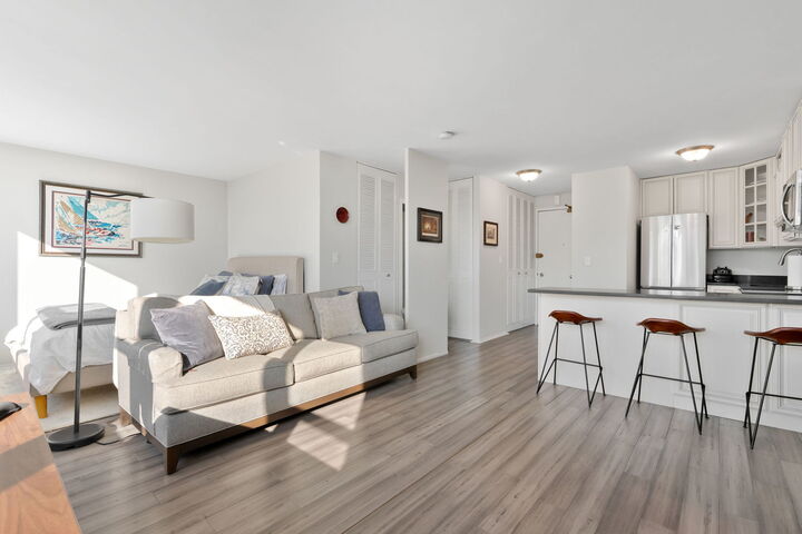 Property Photo:  4250 N Marine Drive 1712  IL 60613 