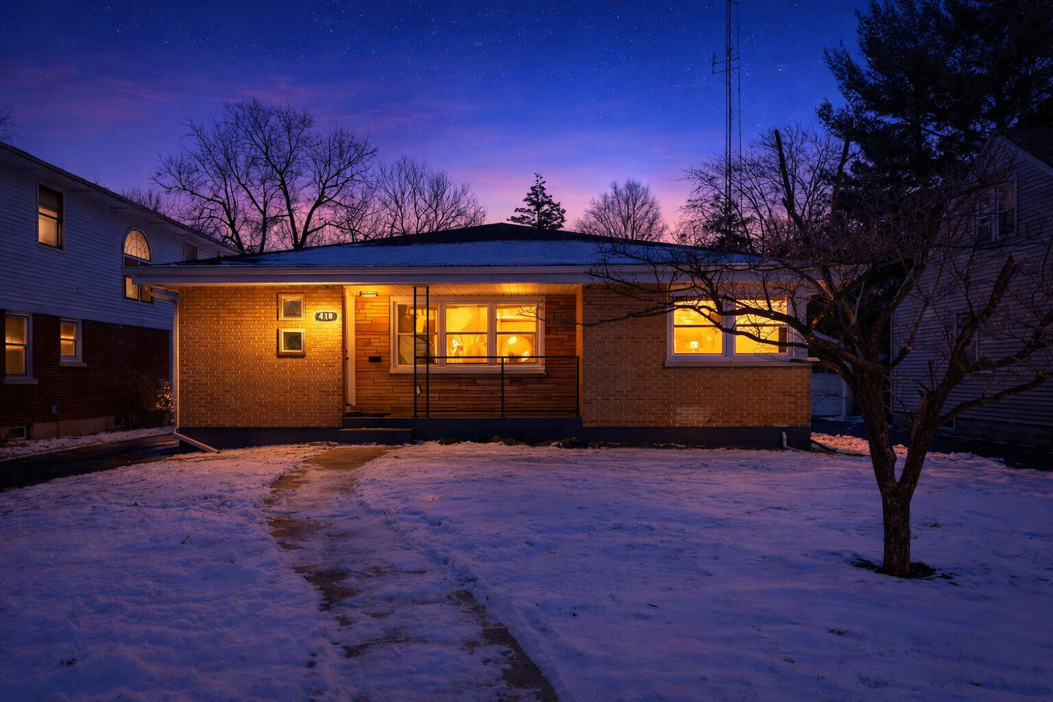 Property Photo: 419 S Chase Avenue IL 60148