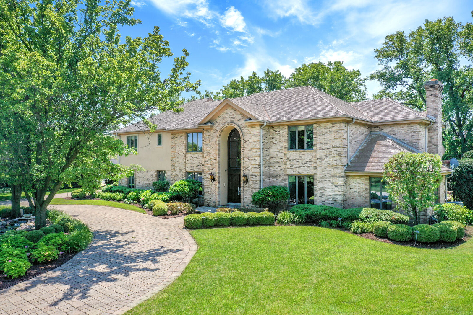 Property Photo: 6447 Manor Drive IL 60527
