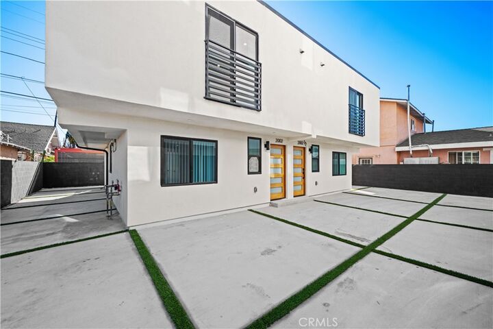 Property Photo:  2002 Hillcrest Drive  CA 90016 