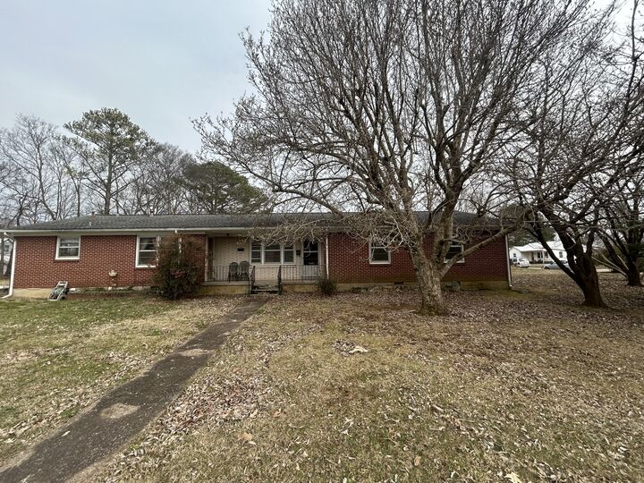 Property Photo:  604 2nd Ave  TN 38464 