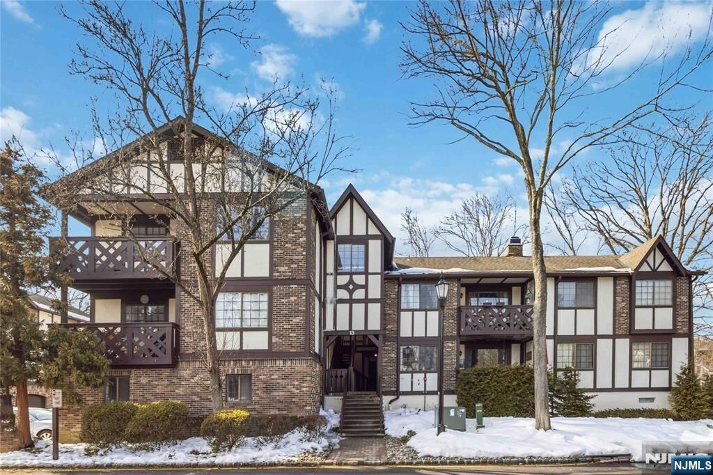 Property Photo:  1306 Faulkner Court  NJ 07430 