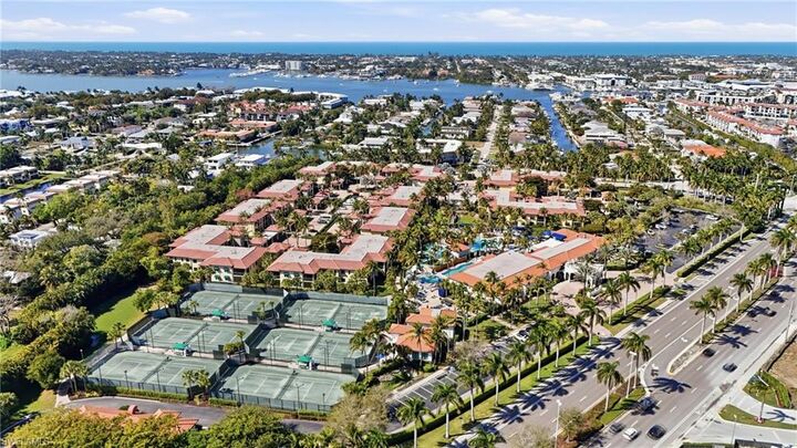Property Photo: 975 Sandpiper St A202 FL 34102
