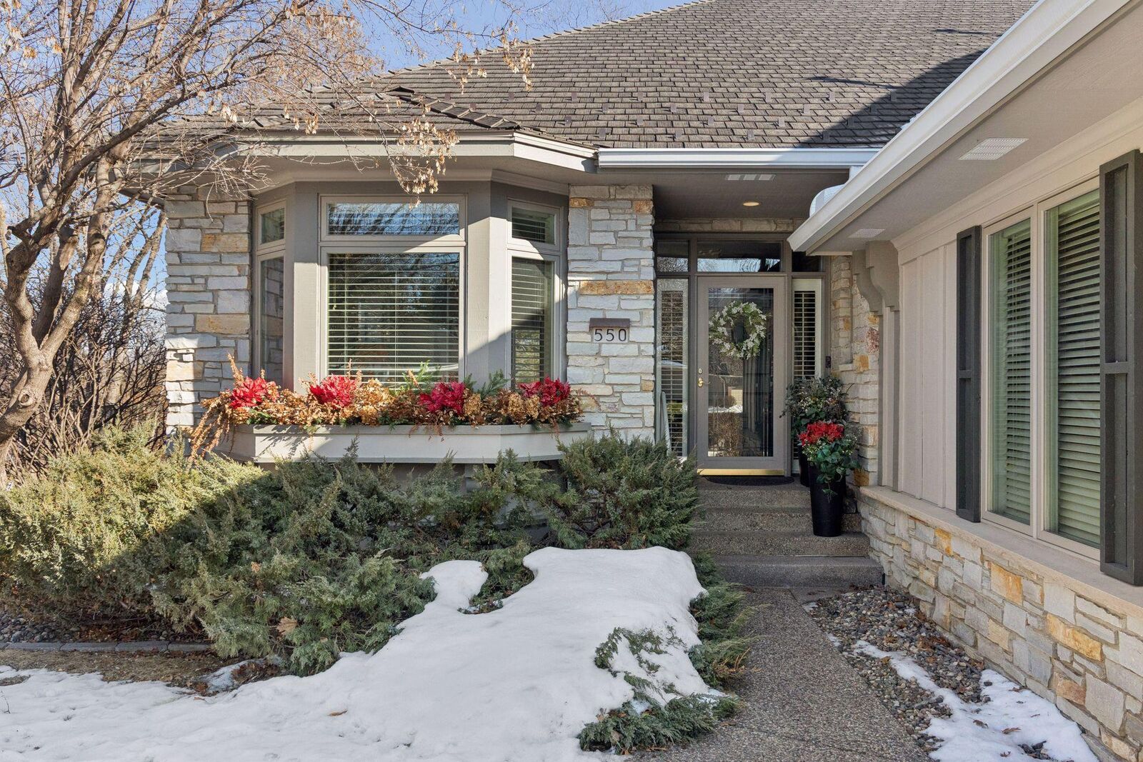 Property Photo:  550 Waycliffe Drive N  MN 55391 
