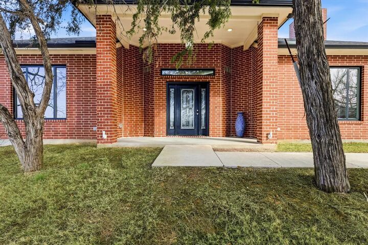 Property Photo:  2541 Town View Drive  TX 75104 