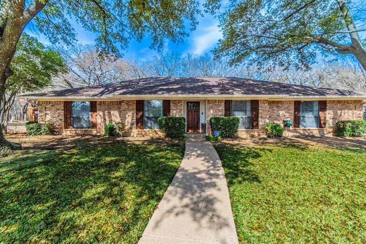 Property Photo:  18007 Saddlehorn Lane  TX 76063 