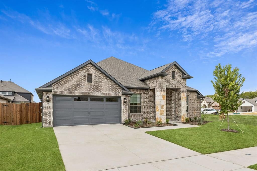 Property Photo: 604 Majestic Oak Lane TX 75165
