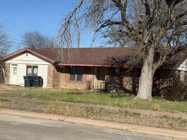 Property Photo: 1804 Wilshire Drive TX 76543