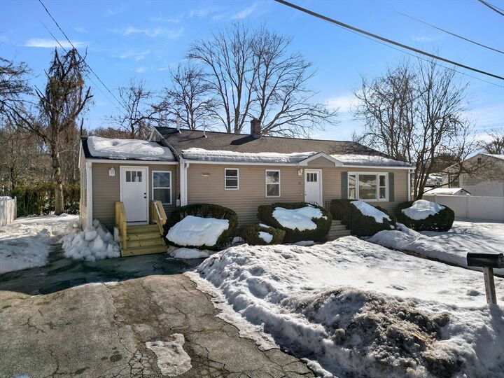 Property Photo:  15 Robin Lane  MA 01854 