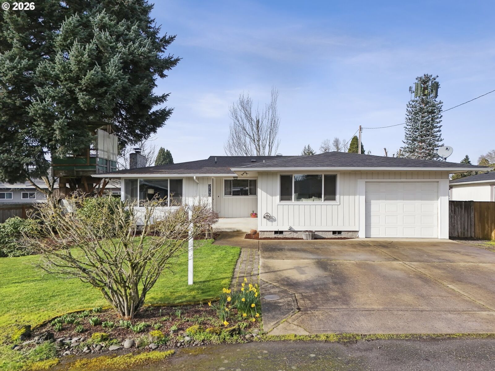 Property Photo:  2740 Stark St  OR 97404 