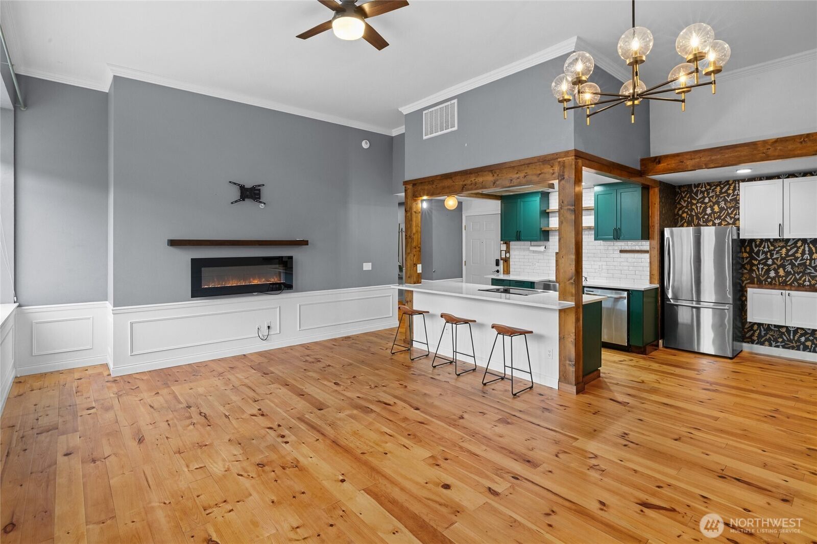 Property Photo: 202 E Third Street 210 WA 98922