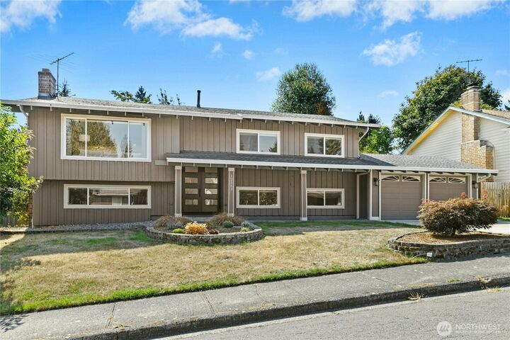 Property Photo:  12563 SE 71st Street  WA 98056 