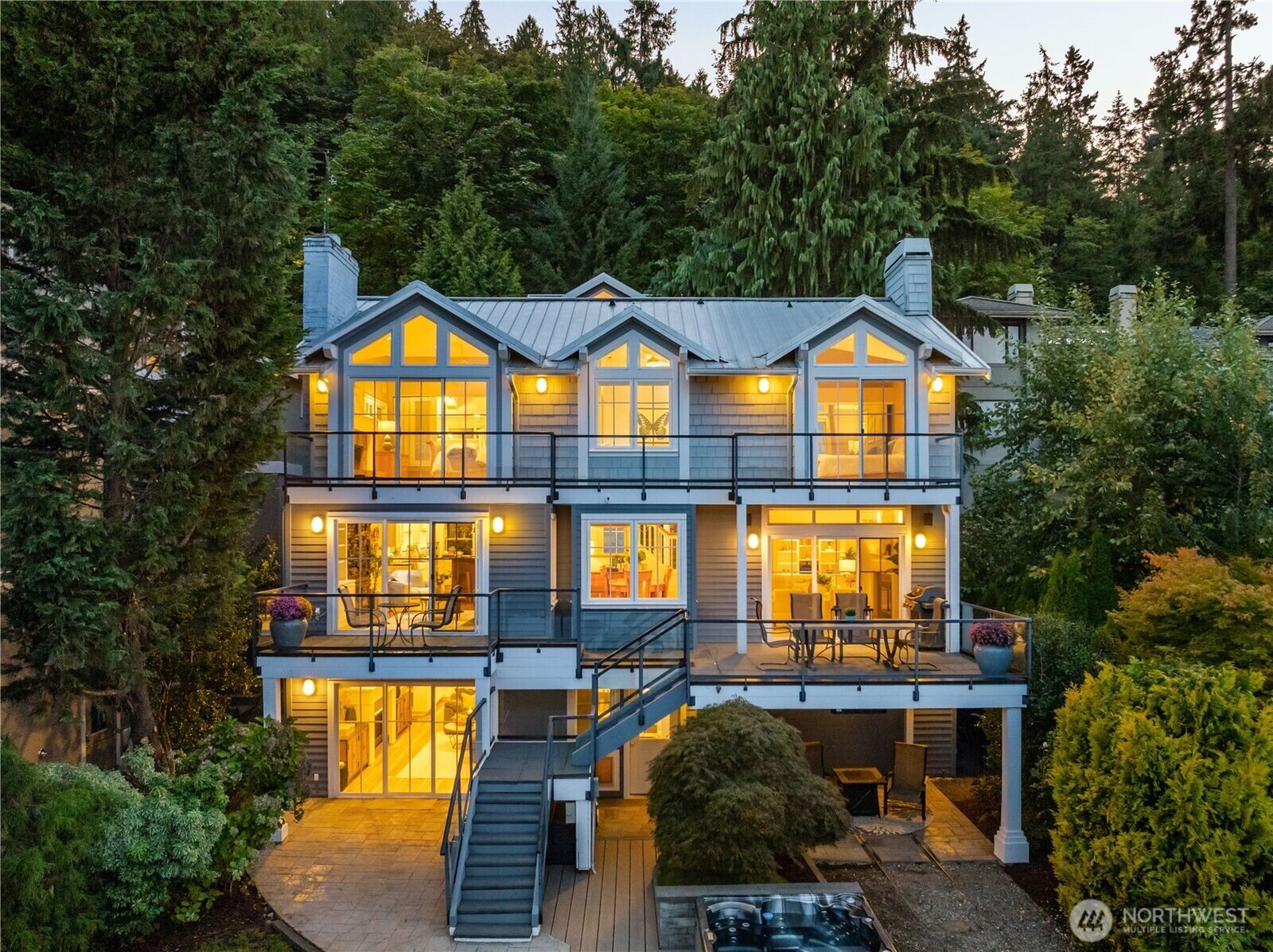 Property Photo:  528 W Lake Sammamish Parkway SE  WA 98008 