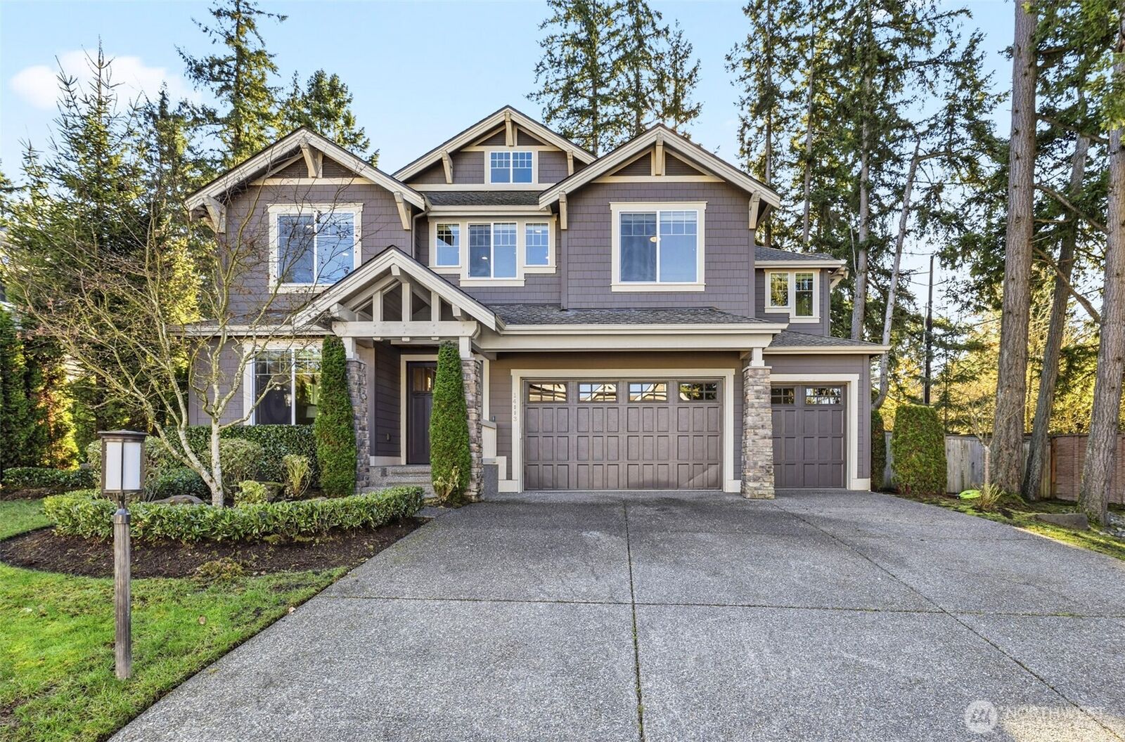 House for sale in Bellevue: 14003 NE 6th Place, Bellevue, WA 98007