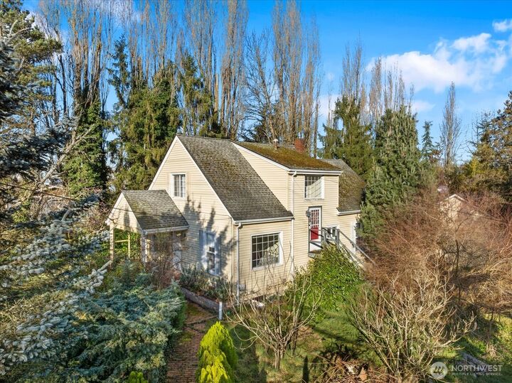 Property Photo:  3417 E College Way  WA 98273 