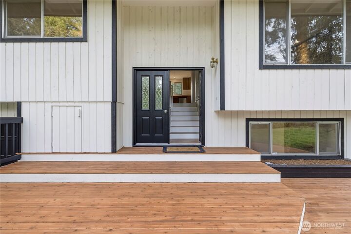 Property Photo: 14332 Cascadian Way WA 98208