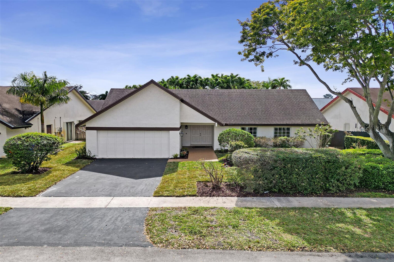 Property Photo: 10220 NW 25th Street FL 33026