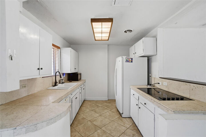 Property Photo:  510 S 29th Court  FL 33020 