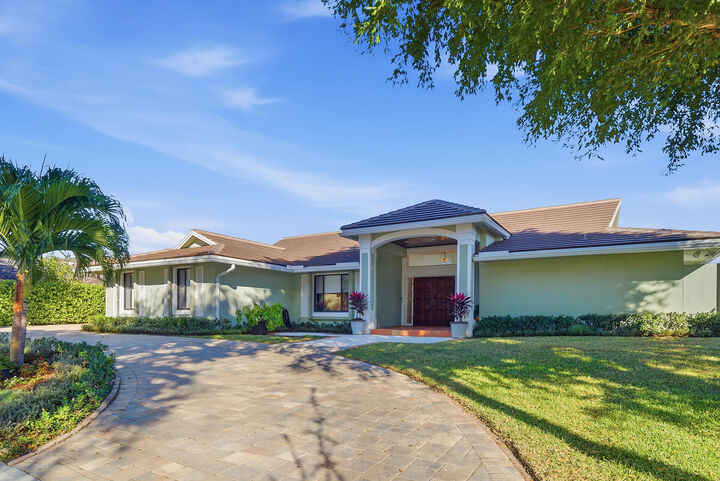 Property Photo:  2308 Embassy Drive  FL 33401 