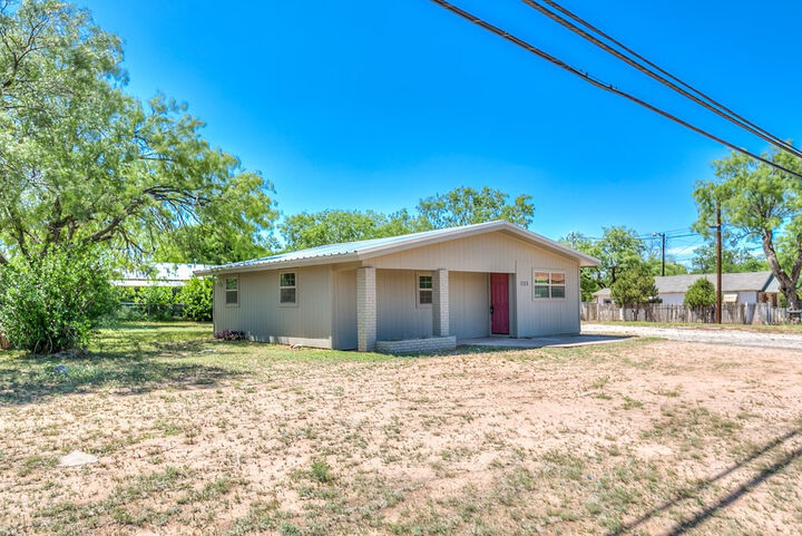 Property Photo:  2113 S Hill Street  TX 76903 