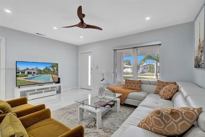 Property Photo:  5230 NE 20th Ave  FL 33308 