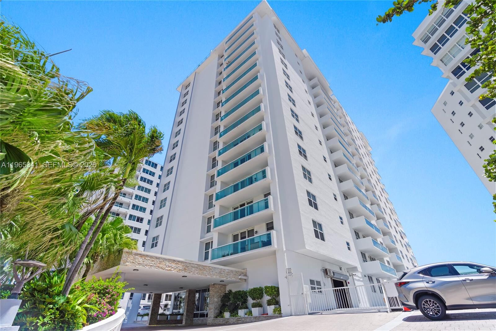 Property Photo:  5001 Collins Ave 5K  FL 33140 